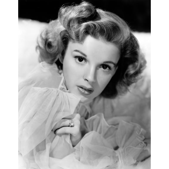 Judy Garland 1943 Photo Print (16 x 20)