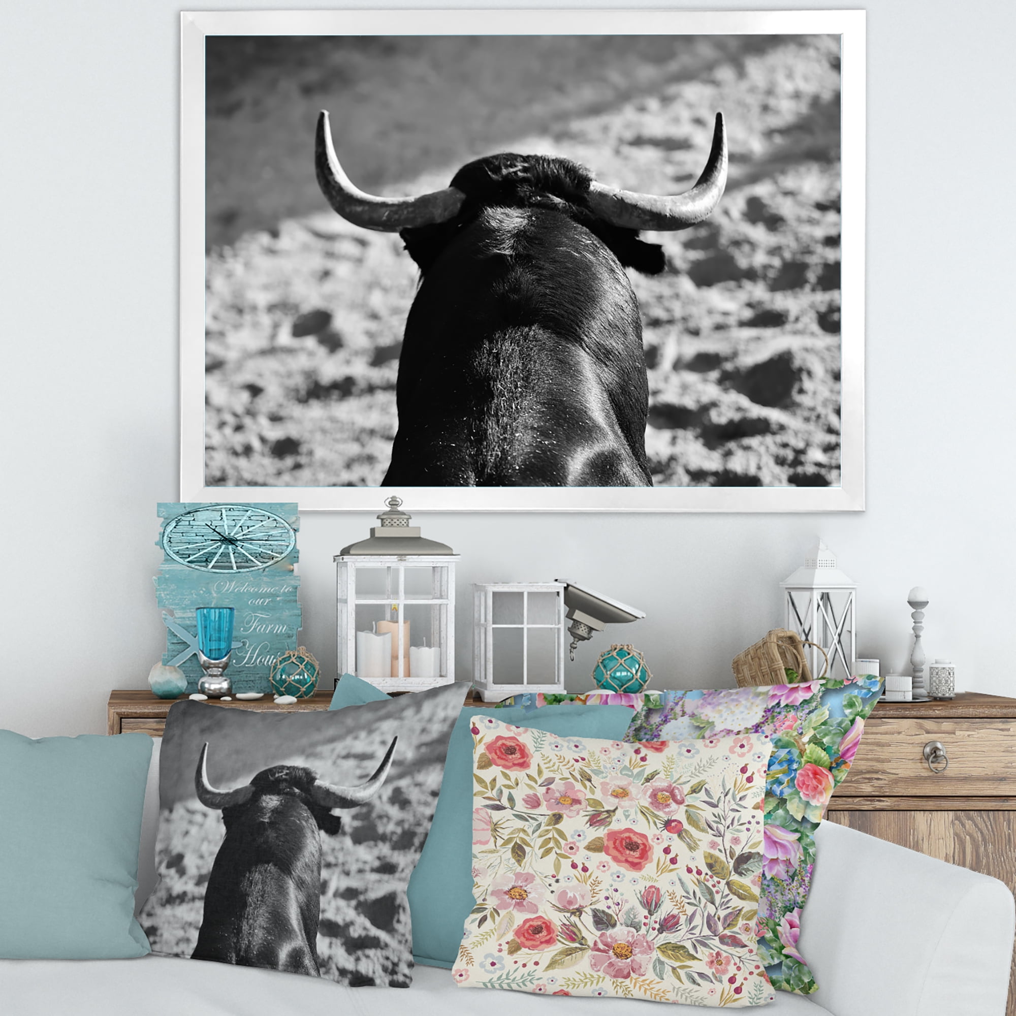 Designart 'Black and White Portrait Of A Spanish Bull II' Farmhouse Framed Art Print