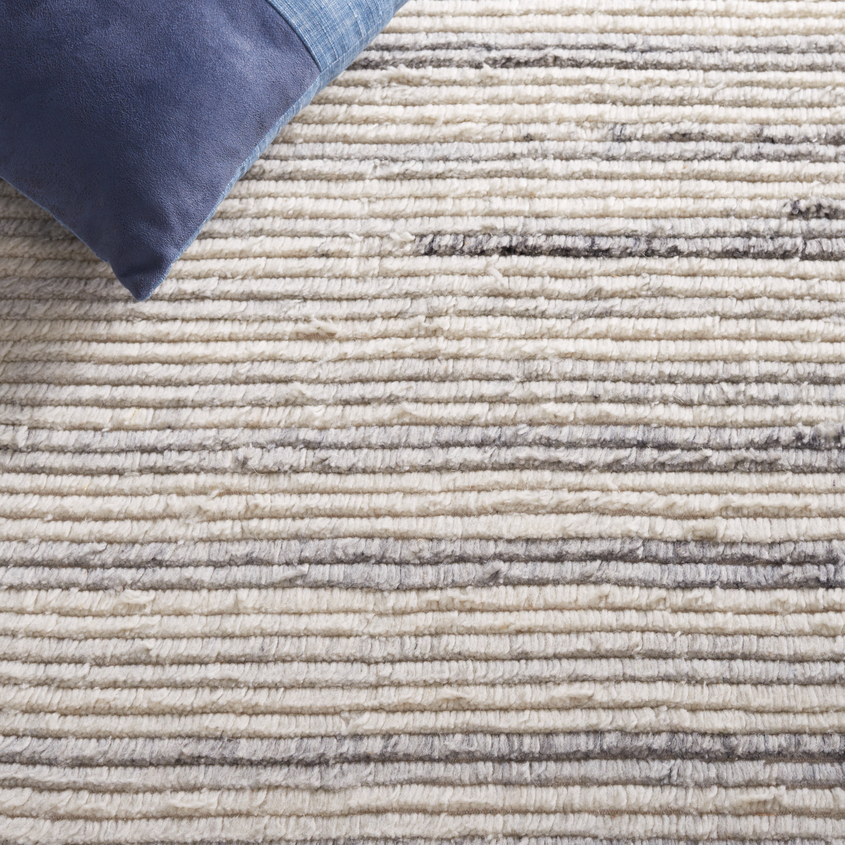 SAFAVIEH Casablanca Blake Distressed Area Rug, Grey/Ivory, 5' x 8'