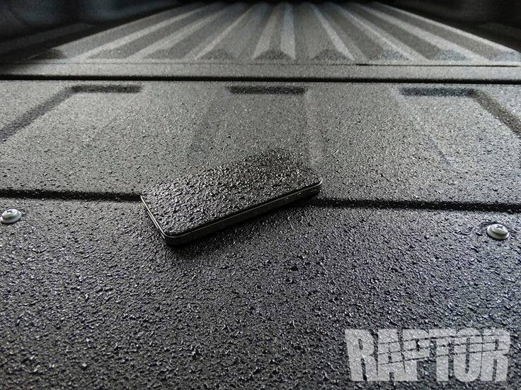 RAPTOR LINER BLACK 2.6 VOC 4L Kit + Gun - Walmart.ca