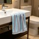 thumbnail image 4 of Toalla Facial de Fibra Gruesa, Suave y Absorbente Que No Suelta Pelusa para Hombres y Mujeres - Toalla de Baño a Rayas para Baño, Gimnasio, Viajes, Residencia Estudiantil, Hotel - 1 Unidad, 4 of 6