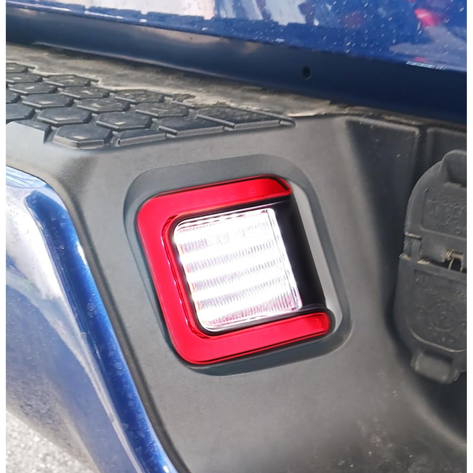 Xenon White 18-SMD Full LED License Plate Light Kit w/ Accent Brilliant Red C-Ring Decoration For Dodge 2003-18 RAM 1500 2500 3500, 19-up Classic RAM