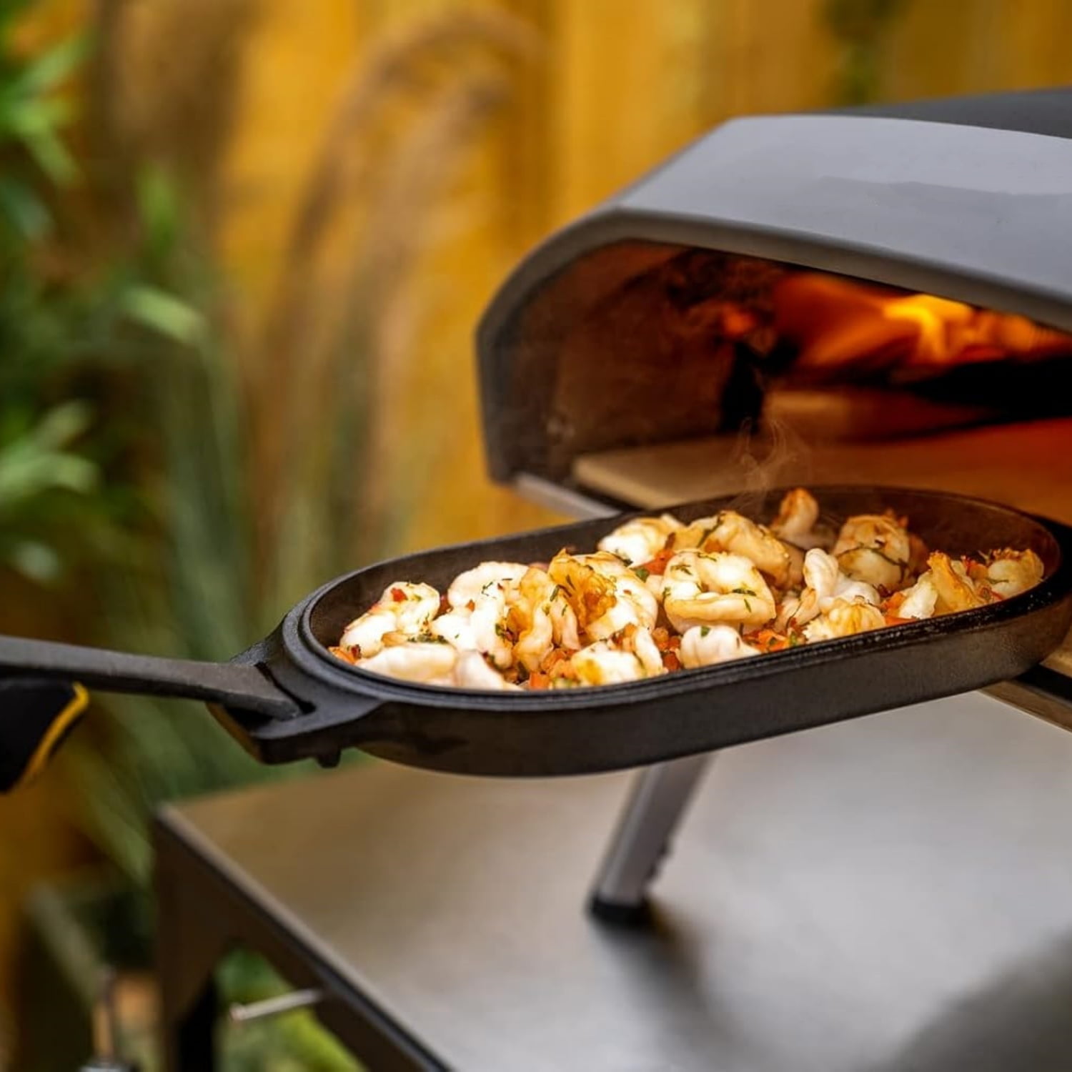 Cast Iron Sizzler Pan - Griddle Frying Pan, Sizzler Plate with Removable Handle and Stainless Steel Trivet, Pre-Seasoned Non-Stick Oven Safe Cookware, Pizza Oven and BBQ Accessories