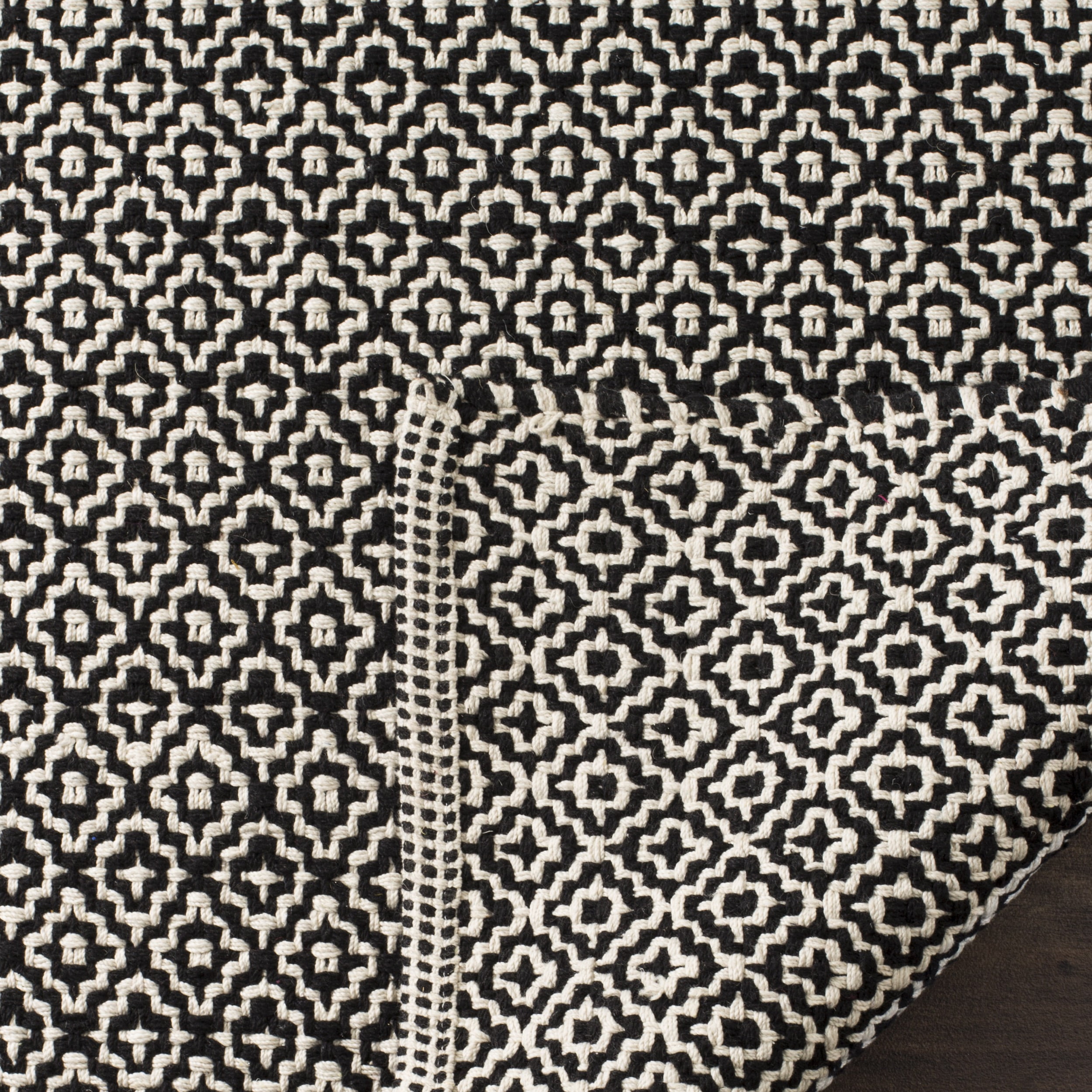 SAFAVIEH Montauk Audra Geometric Cotton Area Rug, Ivory/Black, 8' x 10'
