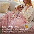 thumbnail image 2 of Manta Bedsure de felpa tipo waffle, tamaño twin, 152 x 203 cm, rosa, 2 of 8