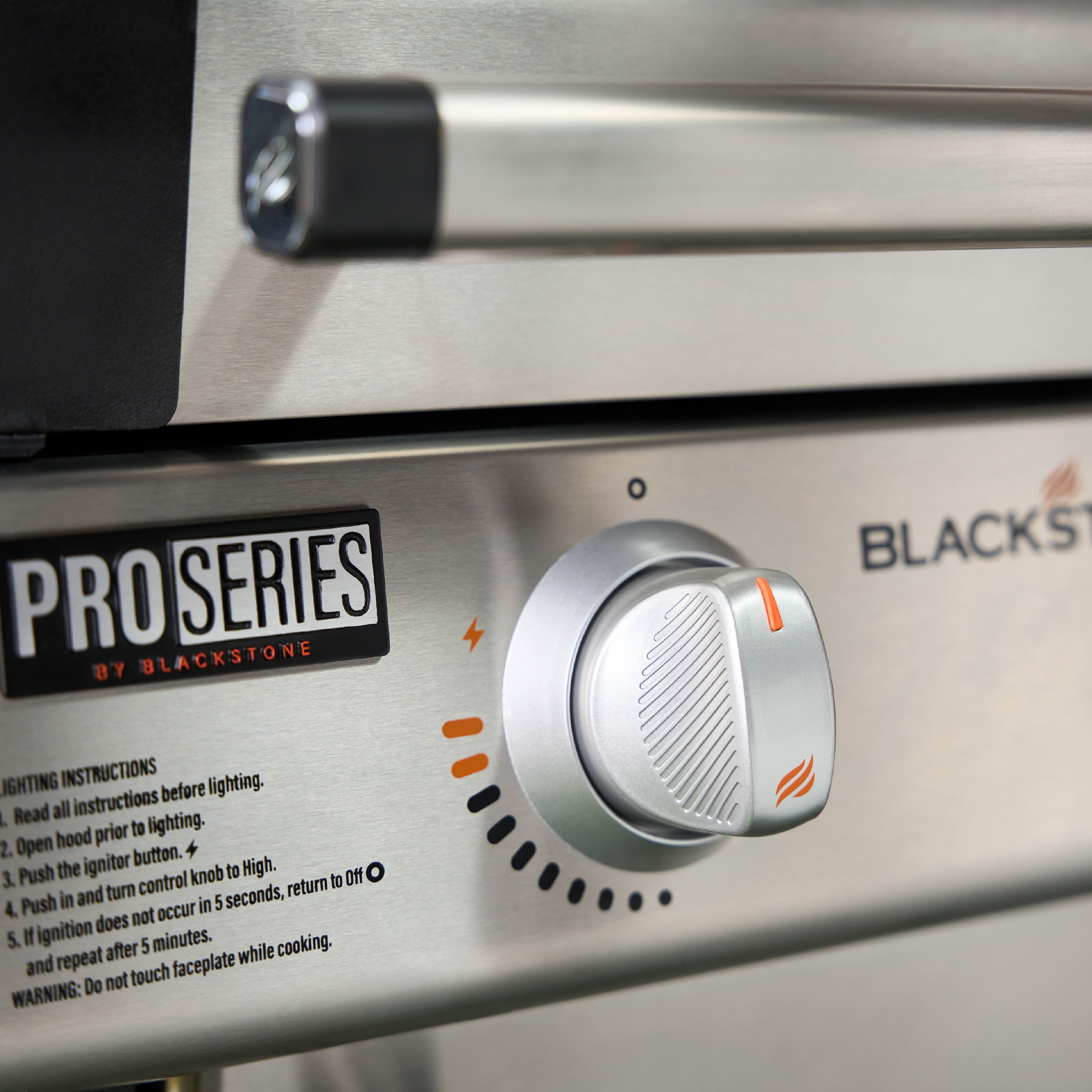 Blackstone ProSeries Outdoor Griddle, 2-Burner 22" Propane Flat Top Grill with Side Shelves, Stainless Steel
