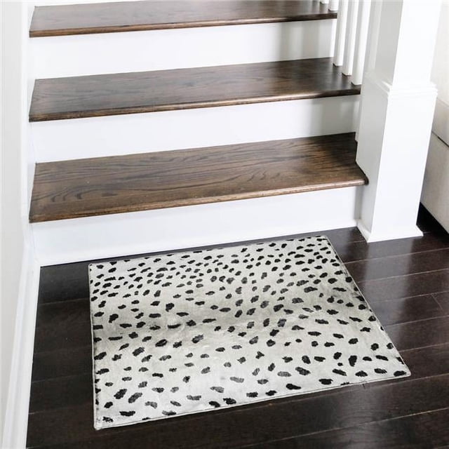 HomeRoots 491691 2 x 3 ft. Black Gazelle Print Shag Handmade Non Skid Rectangle Area Rug