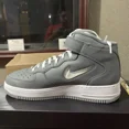 thumbnail image 4 of Ni&ke Air Force 1 Mid QS Jewel NYC Cool Grey DH5622-001 Size 10 Sneaker, 4 of 6