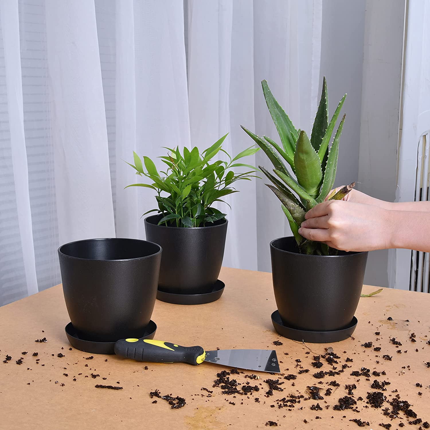 8 Pack 5.5 inch Plastic Planters, Plastic Indoor Planter Flower Pots, Topboutique Stylish 5.5 Inch Plant Pots for Indoor Plants with Drainage Holes and Tray for Plants, Flowers, Black