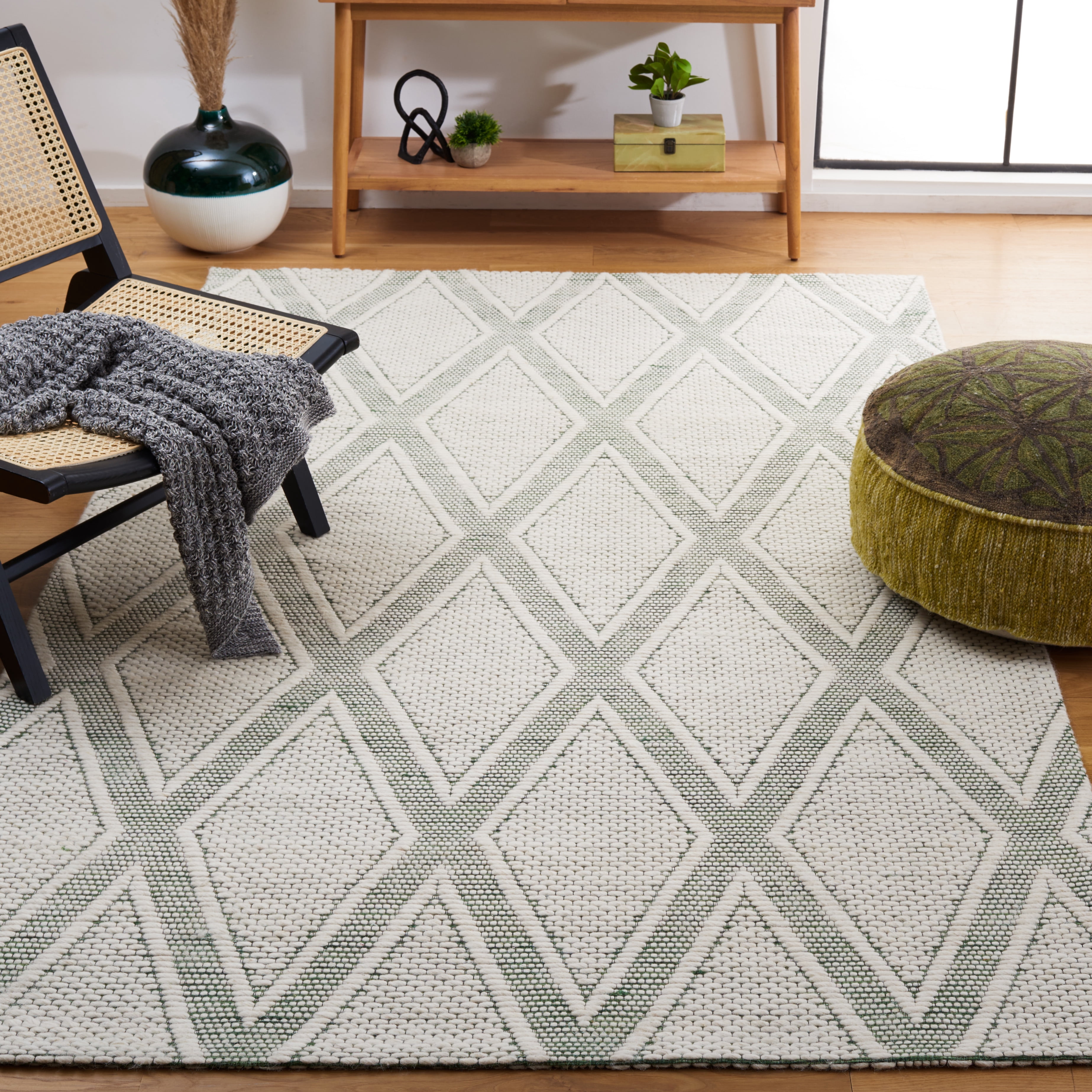 SAFAVIEH Marbella Asa Diamond Area Rug, Green/Ivory, 4' x 6'