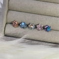 thumbnail image 4 of Boucles d'Oreilles Flocon de Neige Coloré pour Femmes Acier Titane Fond Plat Ongles Doux et Frais Fille Épicée Tendance Boucles d'Oreilles Os Boucles d'Oreilles Exquises 2 Pcs, 4 of 9