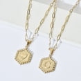 thumbnail image 3 of Collar con colgante de 26 letras en varias capas, tendencia hexagonal, cadena de cuello de clavícula femenina que combina con todo, 3 of 6