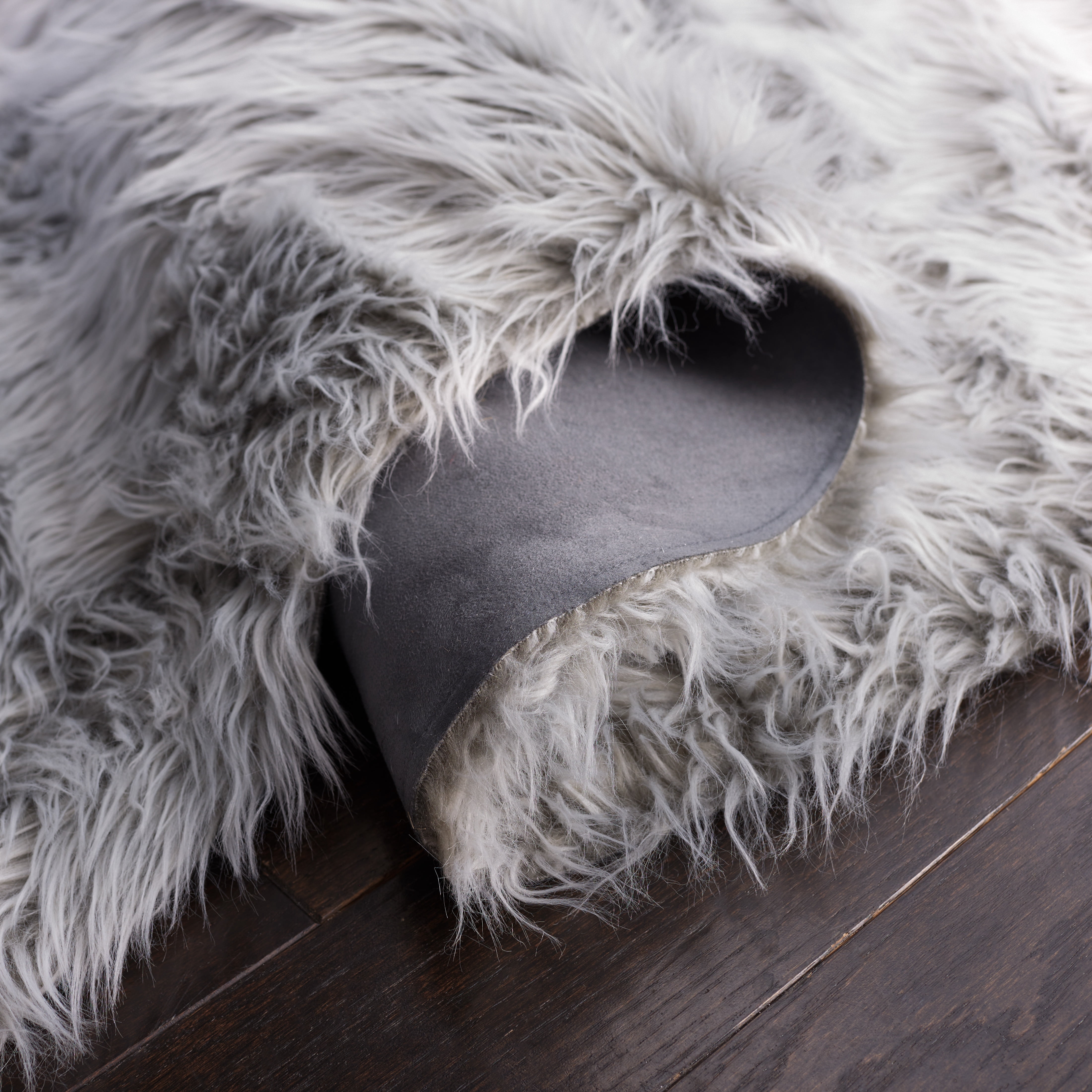 Safavieh Faux Sheep Skin Lucius Animal Area Rug, Light Gray, 3' x 5'