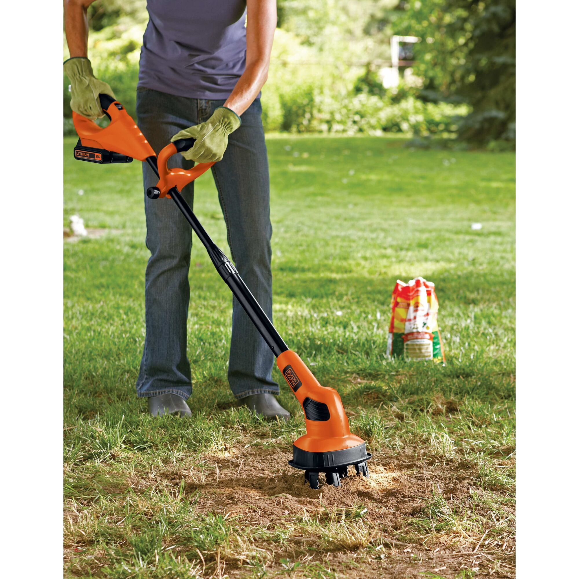 BLACK & DECKER BLACK+DECKER 20-V Lithium 7-in Steel Tines Cordless Electric  Garden Rotary Cultivator - Battery included LGC120