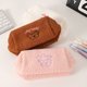 thumbnail image 5 of Estuche De Peluche Para Lápices, Adorable Bolsita Con Forma De Galleta, Organizador De Gran Capacidad Para Accesorios De Escritorio, Cierre Seguro Con Cremallera, Almacenamiento Multiusos, 5 of 6