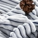 thumbnail image 4 of Manta de forro polar suave y lavable de 130 x 150 cm, ideal para descansar la siesta en la cama o el sofá, cómoda y cálida para uso doméstico., 4 of 8
