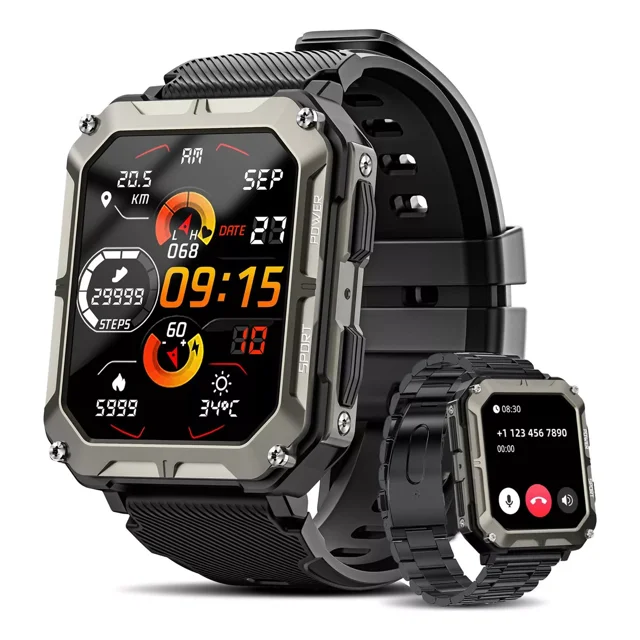 c20 pro smartwatch tactical negro relojes inteligentes hombre bluetooth llamadas reloj IP68 — Vista frontal 3/4 de smartwatch negro con pantalla táctil rectangular de 1 pulgada, carcasa metálica con tornillos visibles, correa de silicón texturizada y pantalla a color que muestra hora, pasos y widgets; incluye segunda correa metálica negra sobre fondo blanco. Es ideal también para uso deportivo y seguimiento diario.