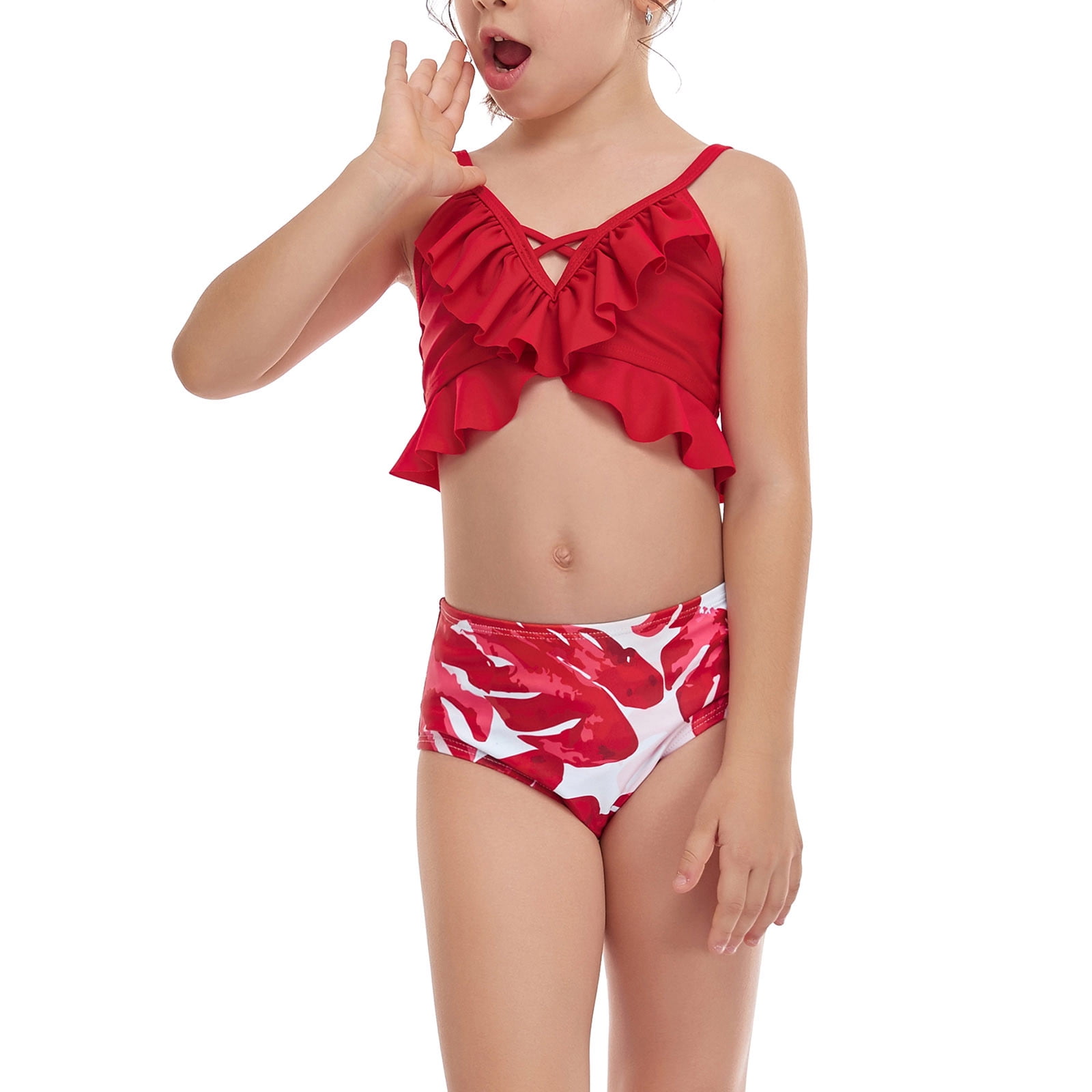 Fille en maillot de bain plage sale