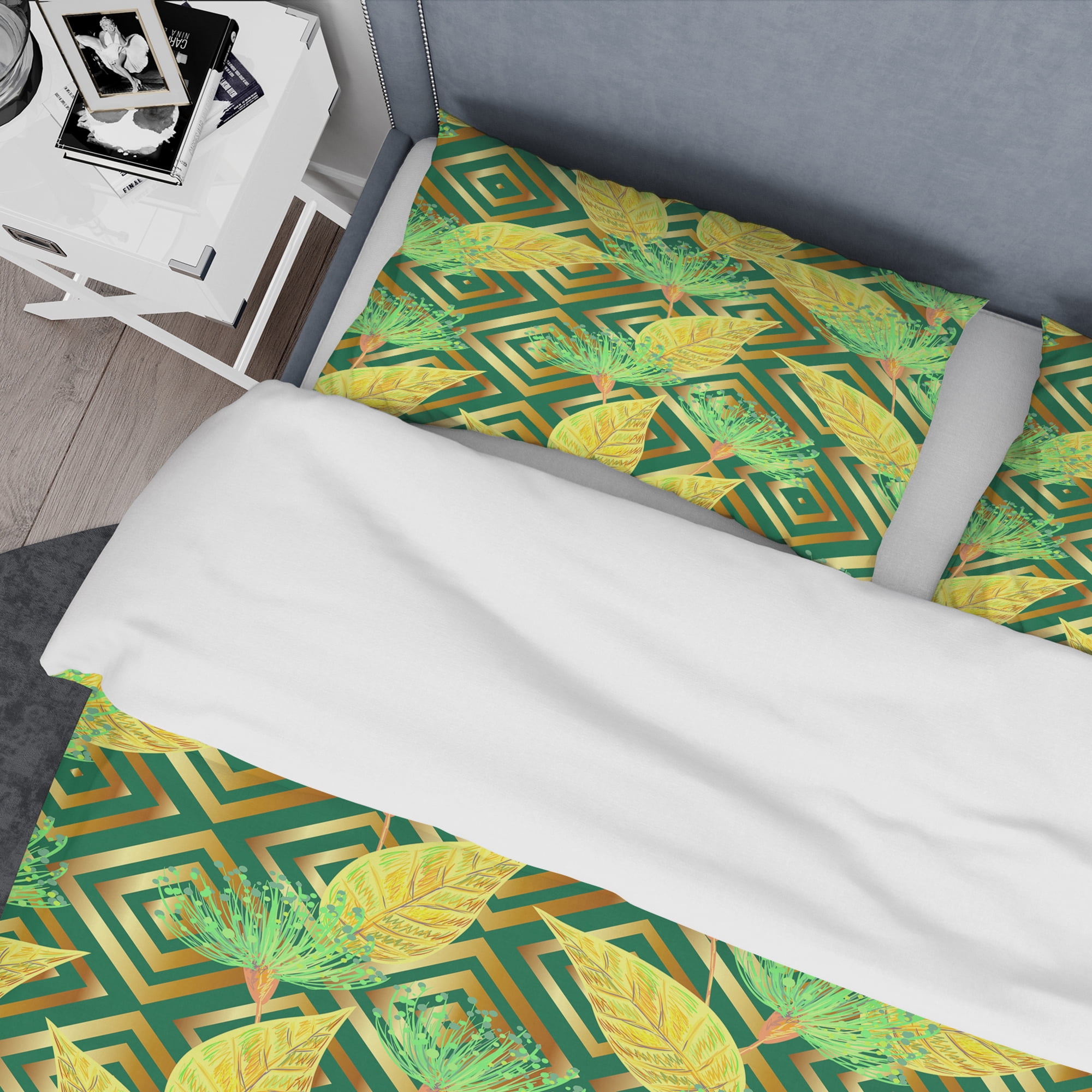 Designart 'Tropical Gold Luxury Pattern II' Mid-Century Modern Duvet Cover Set