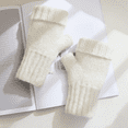 thumbnail image 3 of Guantes de punto Merino con dedos abiertos, 3 of 5