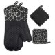 thumbnail image 1 of Juego de 4 guantes y agarraderas de silicona resistentes al calor para horno, ideales para cocinar y hornear (negro)., 1 of 3