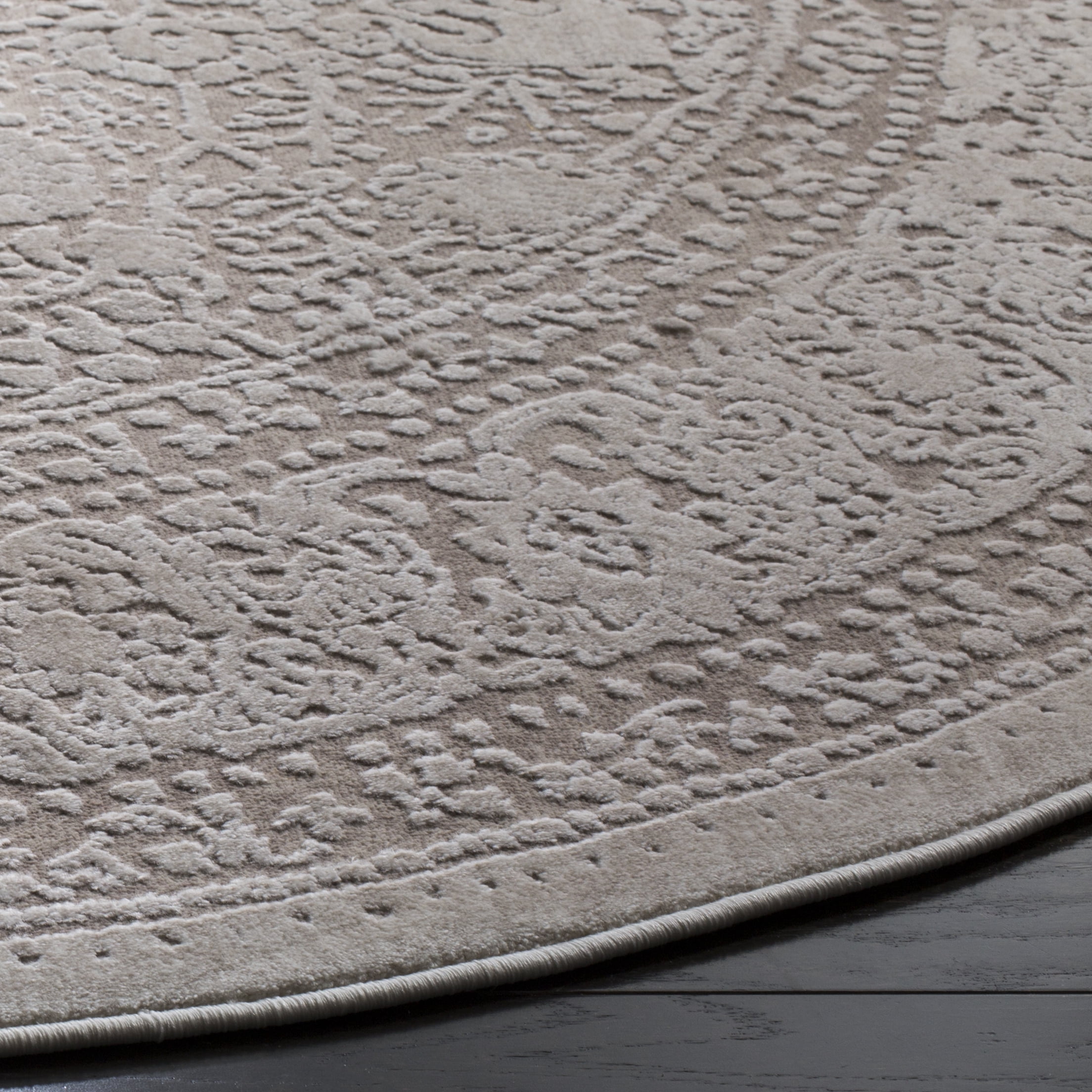 SAFAVIEH Reflection Lynna Traditional Area Rug, Beige/Cream, 5' x 5' Round