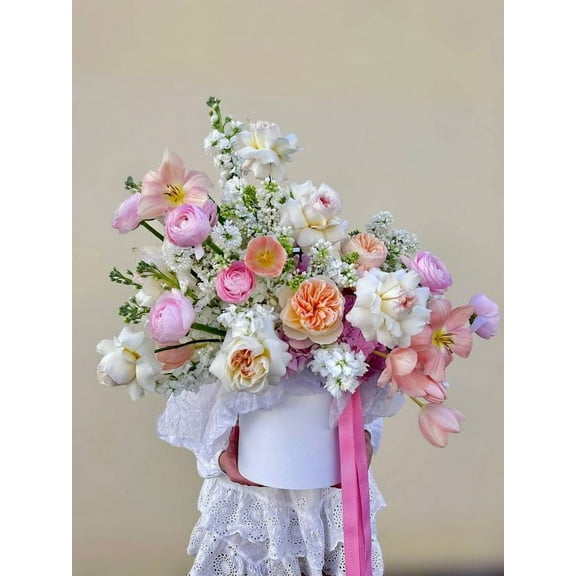 Laces Out - premium tulips, roses, garden roses, ranunculuses, hydrabgea, stock flowers