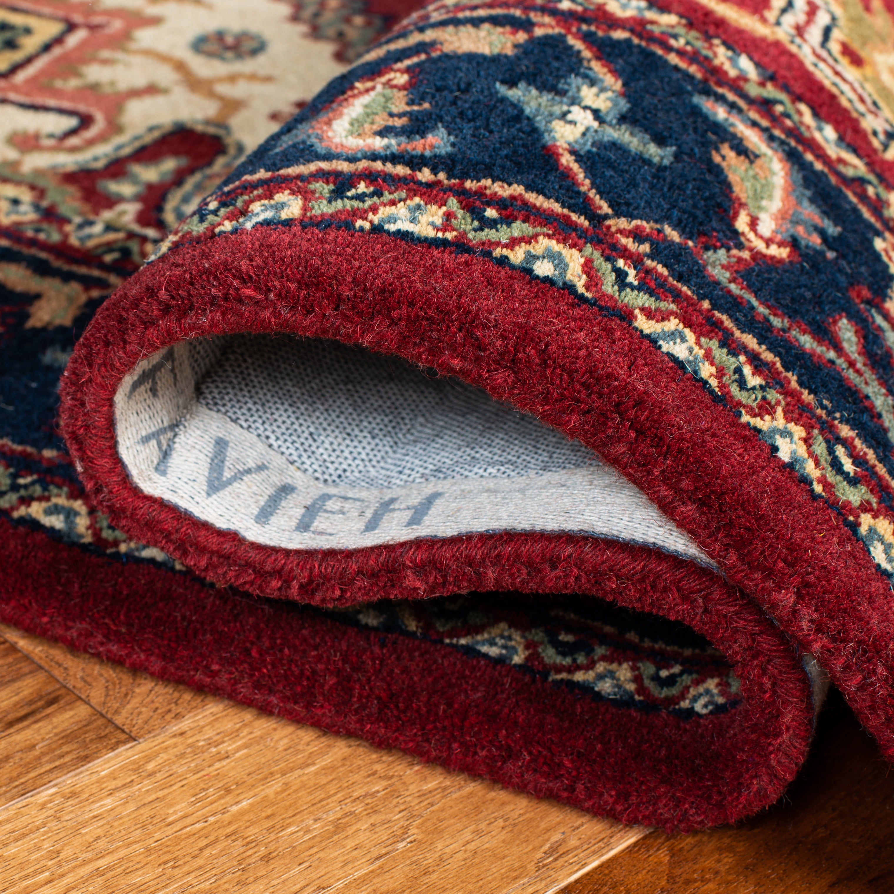 SAFAVIEH Classic Tatyanna Oriental Wool Area Rug, Assorted/Red, 8'3" x 11'