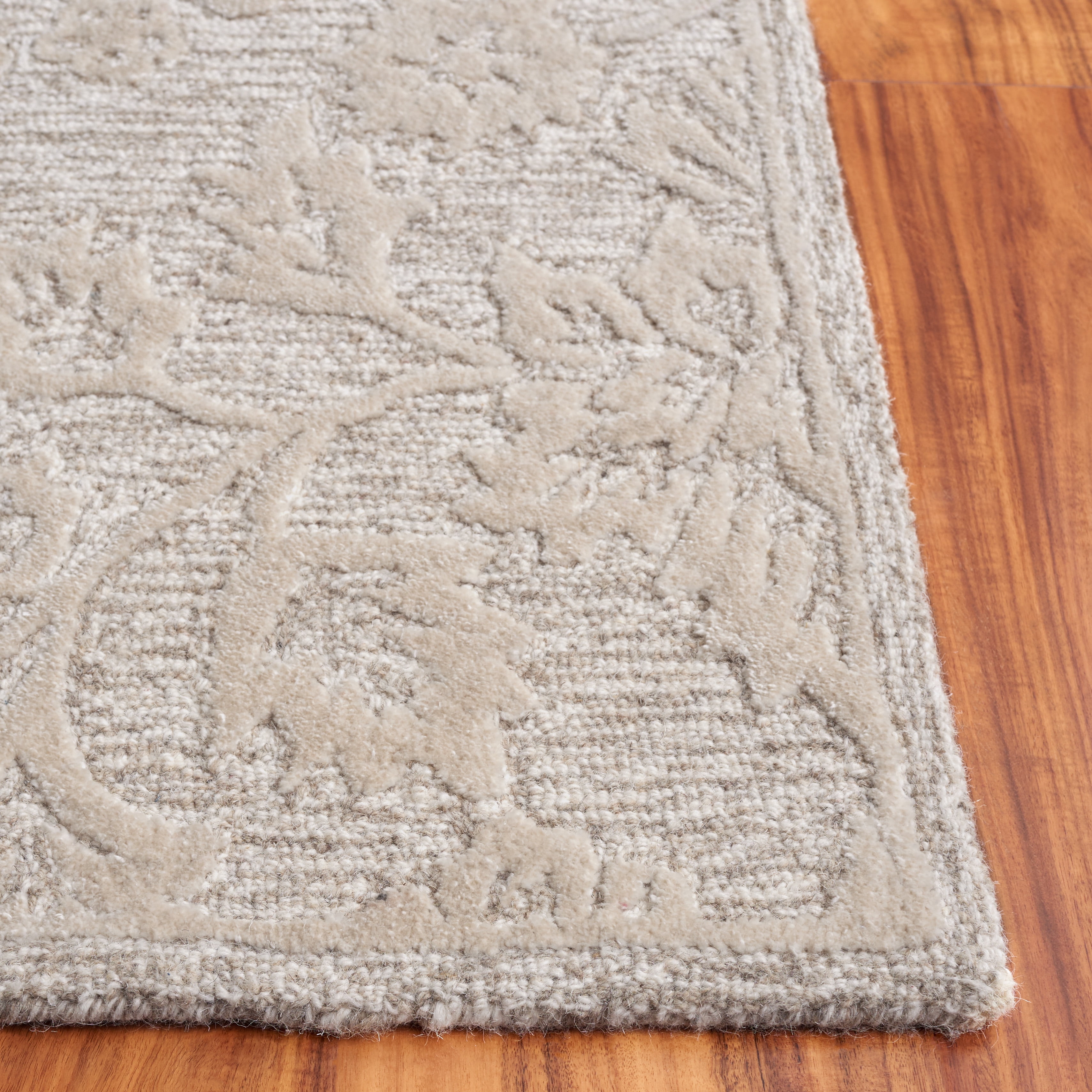 SAFAVIEH Glamour Zowie Floral Area Rug, Beige/Ivory, 6' x 6' Square