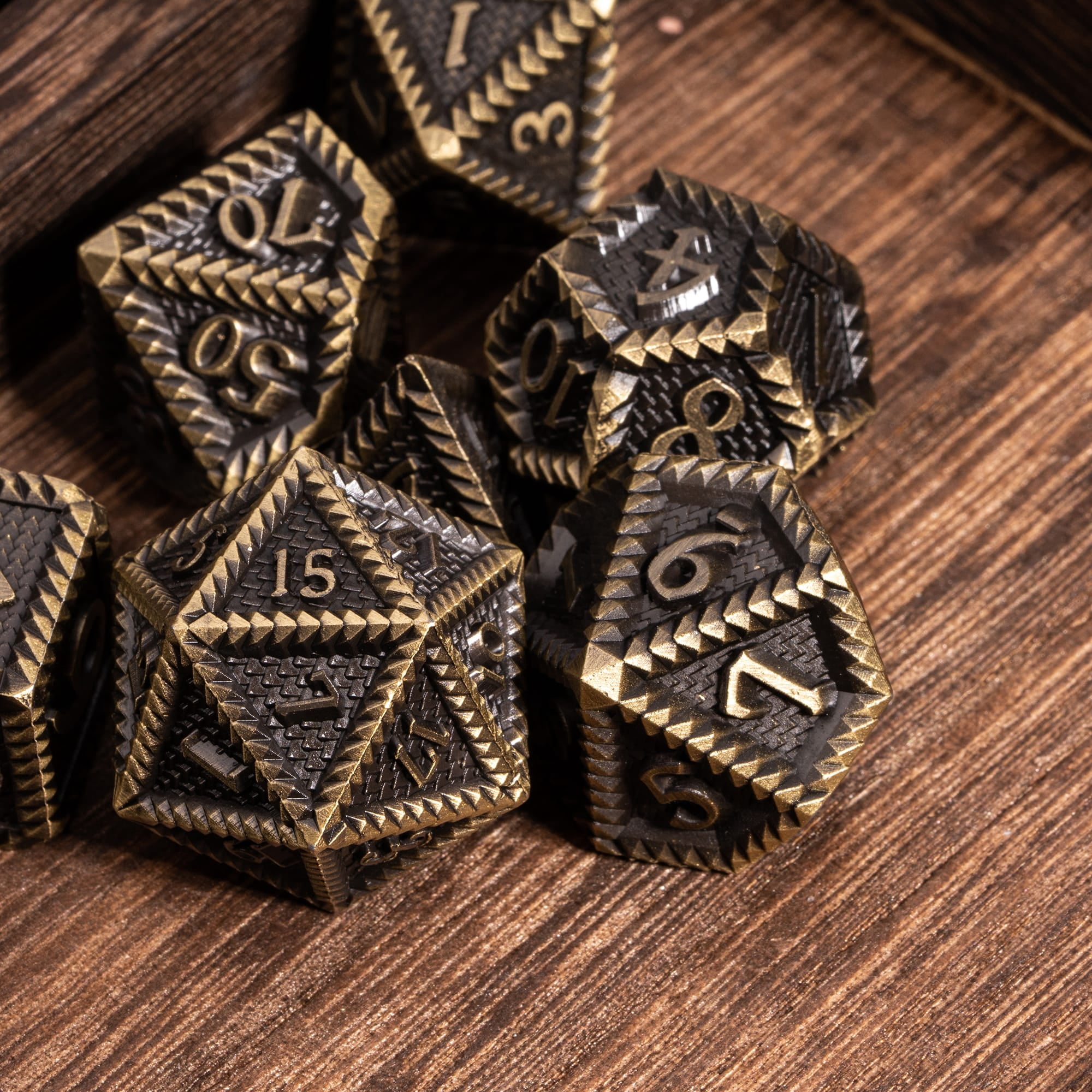 Cusdie Metal DND Dice Set, 7 die Metal Polyhedral D&D Dice Set Serrated Edge Dice for DND Dungeons and Dragons TTRPG Role Playing Games