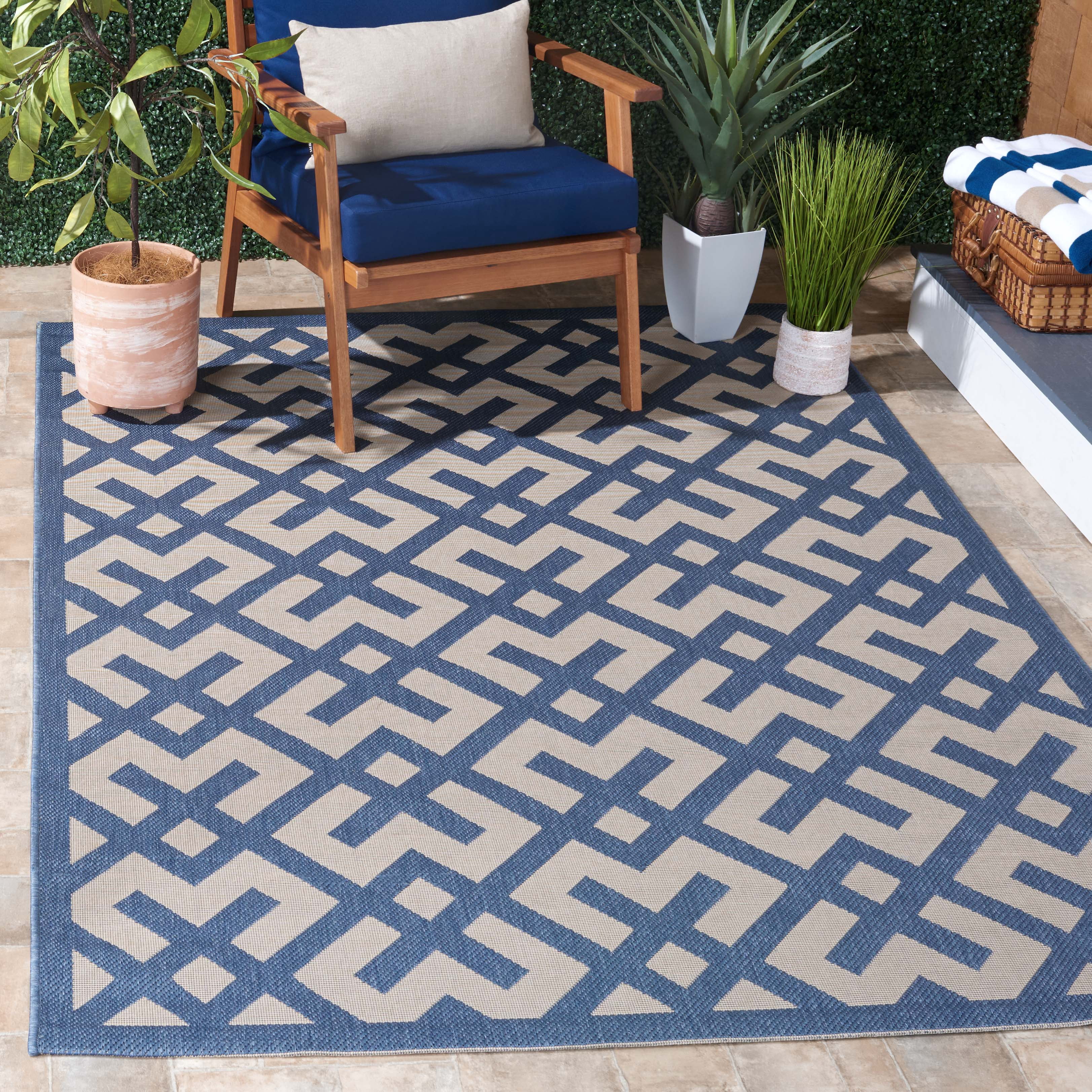 Safavieh Courtyard Alvin Geometric Indoor/Outdoor Area Rug, Beige/Blue, 5'3" x 7'7"
