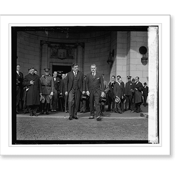Historic Print, Gen. P.E. Calles & J.B. Wright at Union Station, [10/31/24], 18" x 24"