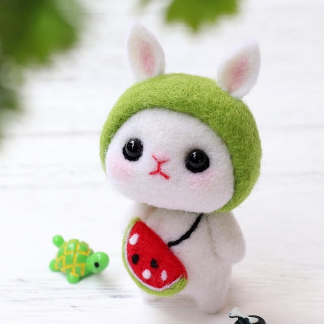 DIY Cute Needle Felting Wool Rabbit Craft Kit Handmade Material Package Tools for Kids Adults Craft Peach Watermelon Strawberry Carrot Foam Workbench