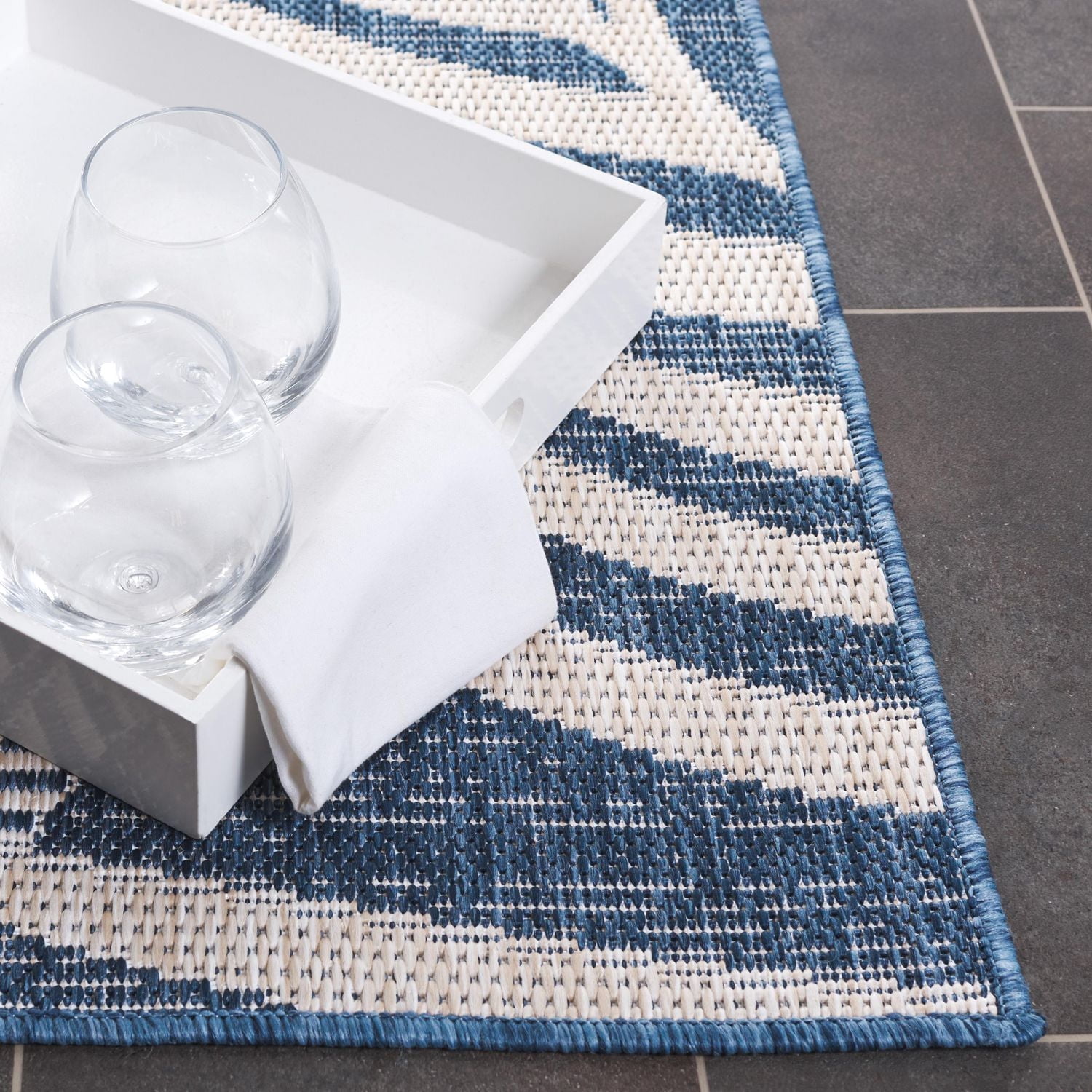 SAFAVIEH Beach House Kaeden Botanical Indoor/Outdoor Area Rug