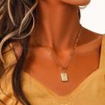 thumbnail image 3 of Collar con colgante de acero inoxidable con forma de flor de diciembre y tendencia de moda europea y americana, oro de 18 quilates, cadena de acero de titanio para el cuello con forma de corazón, 3 of 6