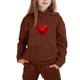 thumbnail image 5 of Conjunto de sudadera con capucha de manga larga para niños con estampado en forma de corazón y pantalones deportivos con lazo en las piernas, conjunto deportivo informal de dos piezas para niños, poli, 5 of 5