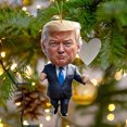 thumbnail image 4 of Adorno navideño colgante de acrílico con diseño divertido de Donald Trump para colgar en la mochila del coche o en la elección presidencial de Estados Unidos, 4 of 5