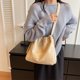 thumbnail image 4 of Bolso de mano de cuero suave estilo coreano para mujer, bandolera de un solo hombro, versátil, a la moda, 2025, 4 of 5
