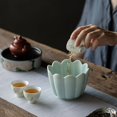 thumbnail image 2 of Hutian Kiln Cuenco de cerámica para lavar té Esmalte granulado de pétalos de loto Jianshui Utensilios de té para el hogar Cian, 2 of 5