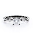thumbnail image 1 of JeenMata Anillo de Compromiso de 4 Puntas con Diamantes de Talla Princesa con Detalles Pavé en Oro Negro de 10 K, 1 of 6