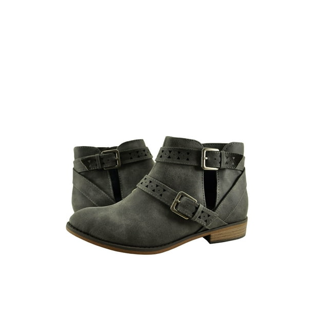 men yellow football cleats