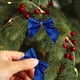 thumbnail image 5 of Set de lazos para árbol de Navidad Pack de 12 | Oro, plata, rojo, azul, rosa, negro | Decoraciones para fiestas navideñas | Mini lazos de plástico preatados con purpurina | Acento de regalo duradero, 5 of 6