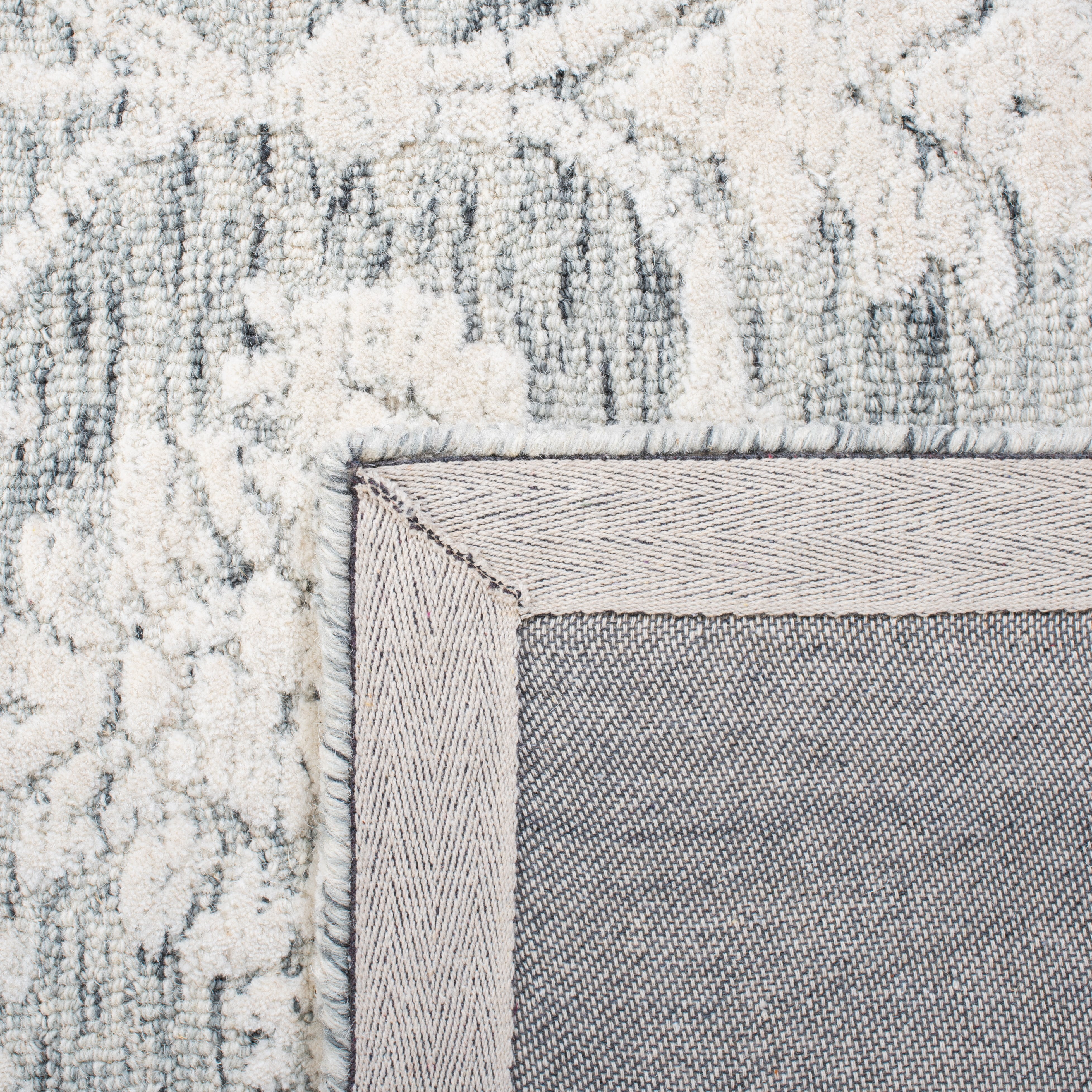 SAFAVIEH Metro Sutton Medallion Area Rug, Dark Grey/Ivory, 4' x 6'