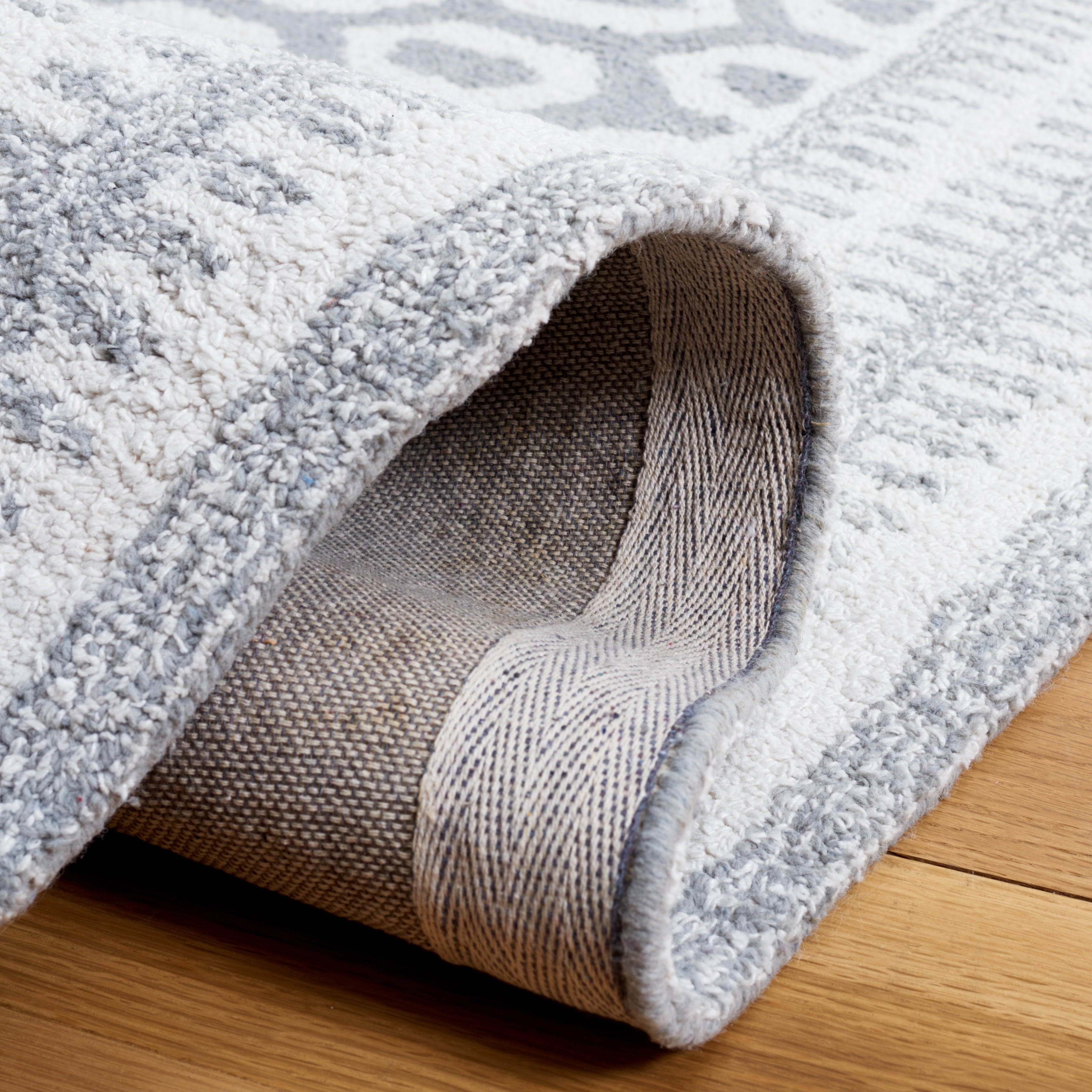 SAFAVIEH Capri Francis Geometric Area Rug, Ivory/Grey, 8' x 10'
