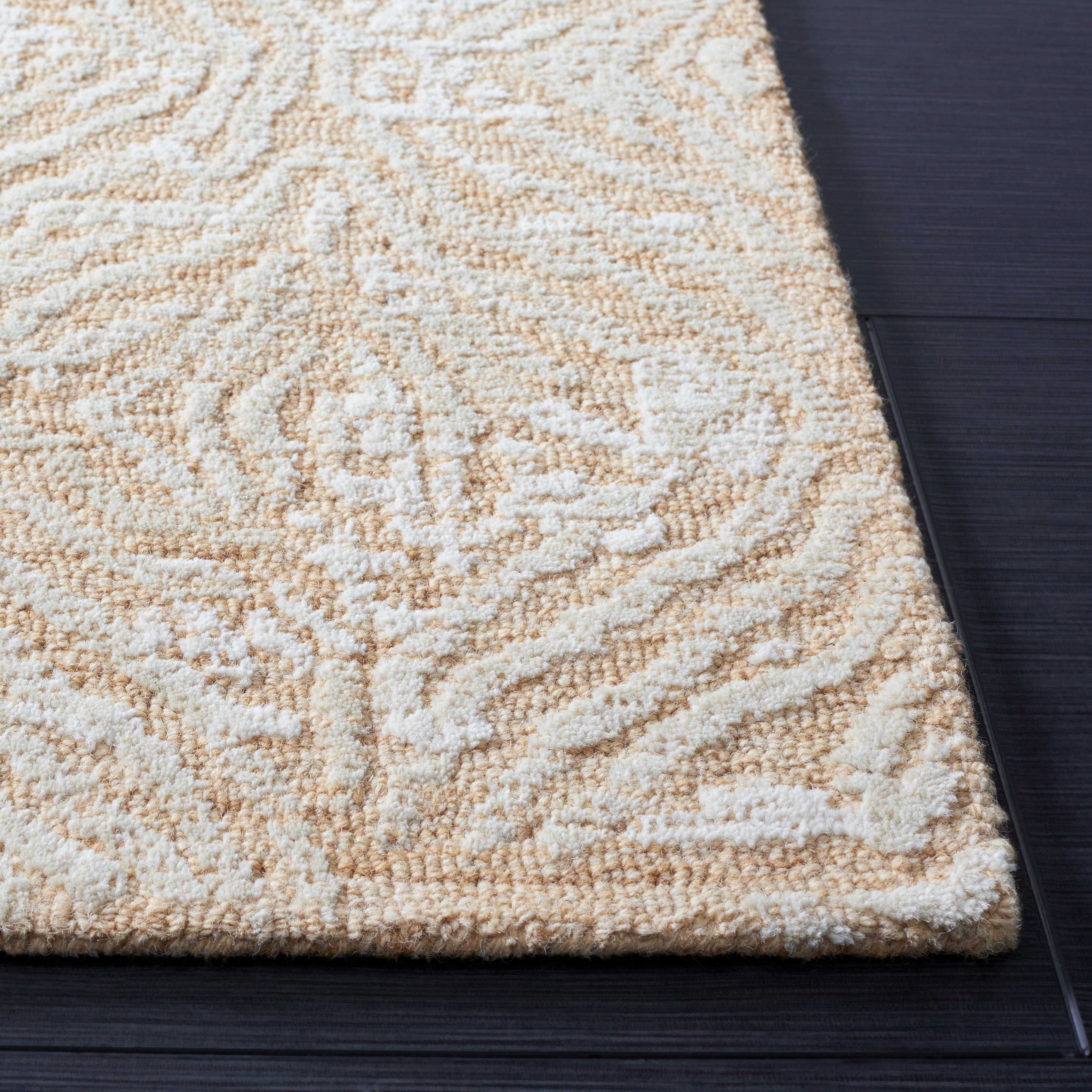 SAFAVIEH Metro Saranna Medallion Runner Rug, Gold/Ivory, 2'3" x 8'