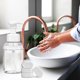thumbnail image 4 of Recarga de pastillas de jabón de manos espumoso ecológico con dispensador | 6 pastillas y botella con dosificador de 280 ml | Alternativa al jabón líquido sin residuos | Limpieza suave para us, 4 of 5