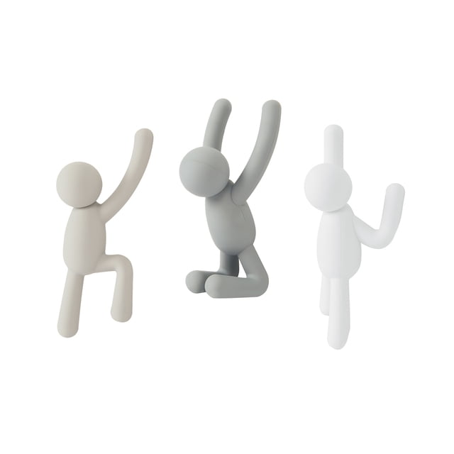 perchero de pared 3 piezas buddy azul, blanco y gris umbra umbra 318165-023 Tres percheros Buddy de plástico moldeado en poses de trepar — uno azul, uno gris y uno blanco. Cada gancho soporta 2.3 kg; incluye instructivo y herrajes. Vista frontal centrada sobre fondo blanco; también adecuados para colgar bolsos pequeños o accesorios.