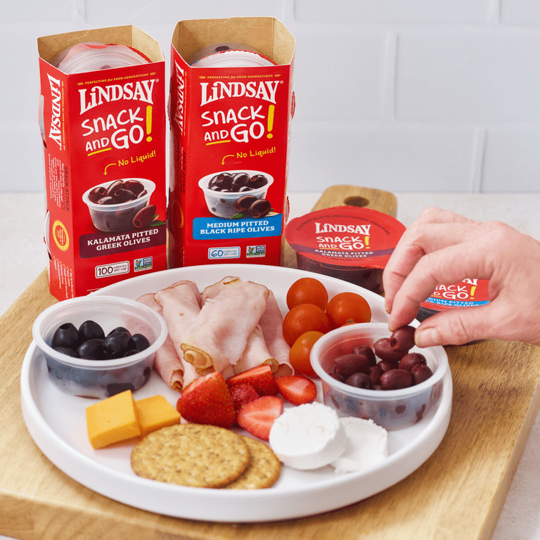 Lindsay Medium Pitted Black Ripe Olives 4 Pack Shelf-Stable Cups