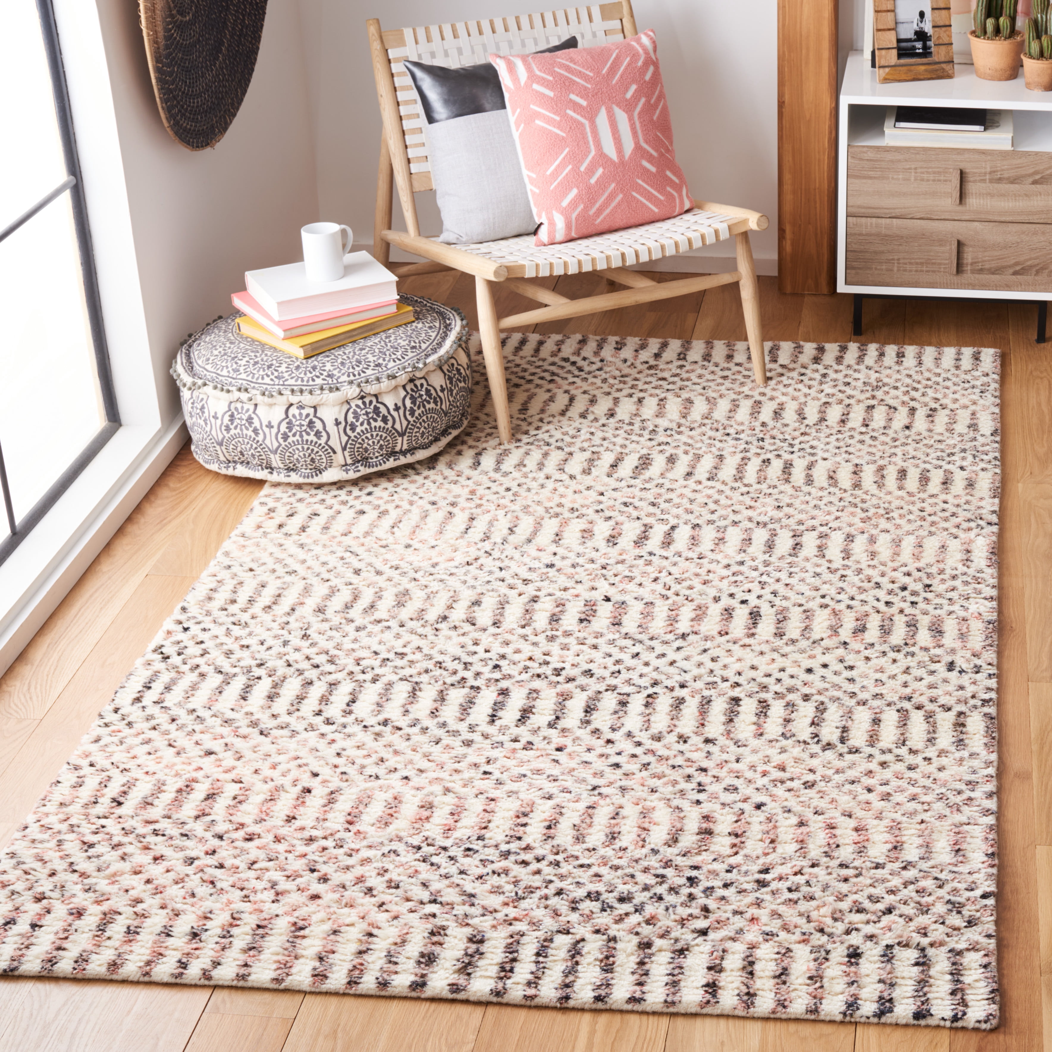 SAFAVIEH Casablanca Milka Geometric Area Rug, Ivory/Pink, 8' x 10'