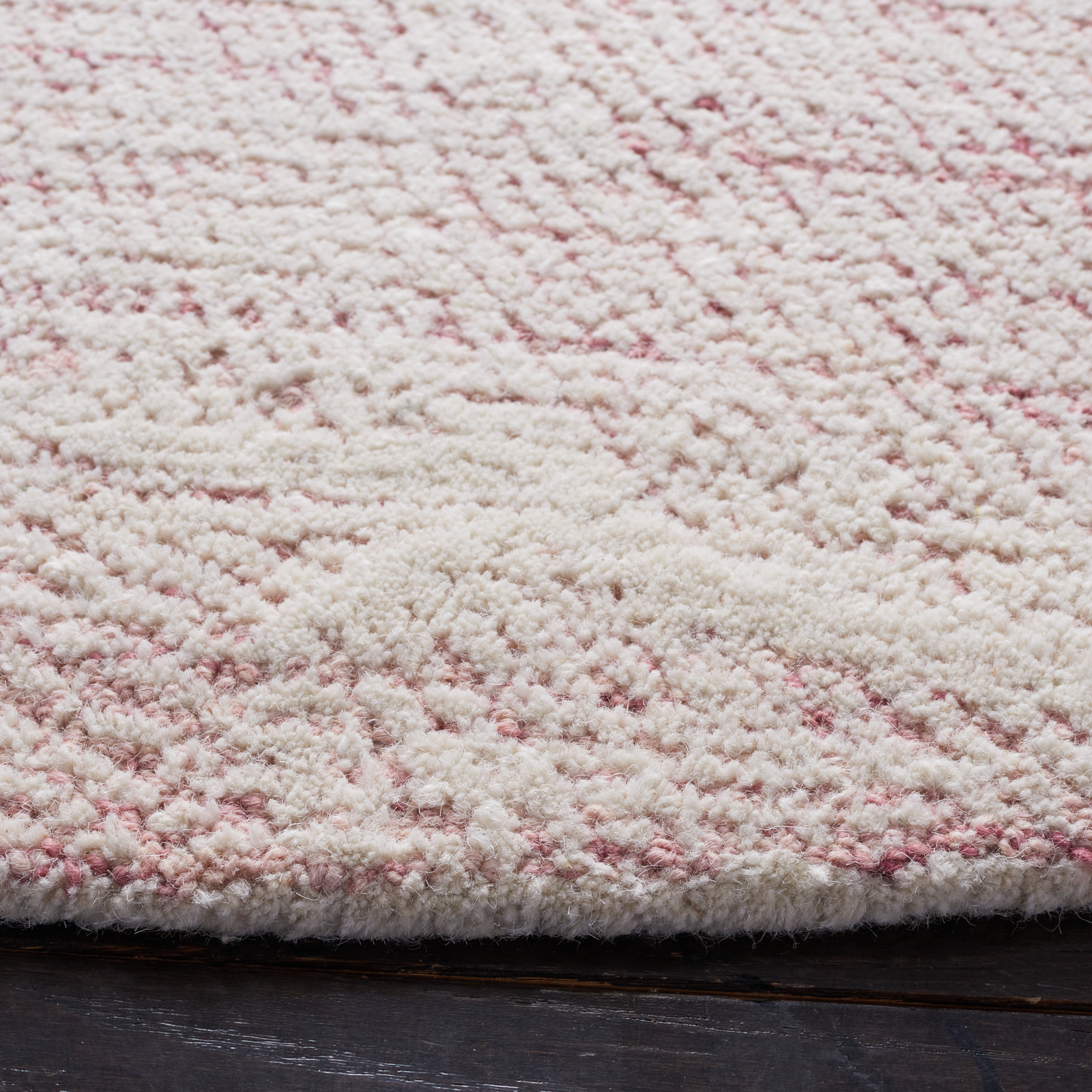 Safavieh Metro Patricia Distressed Area Rug, Pink/Ivory, 6' x 6' Round